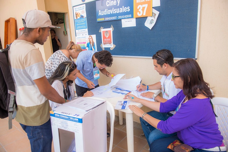 Un total de 60 mesas de votación estuvieron disponibles para los estudiantes y docentes.