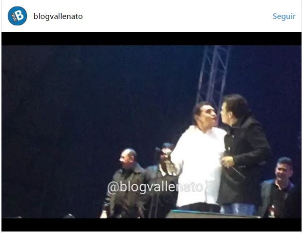 Beso entre 'Poncho' Zuleta y Silvestre Dangond