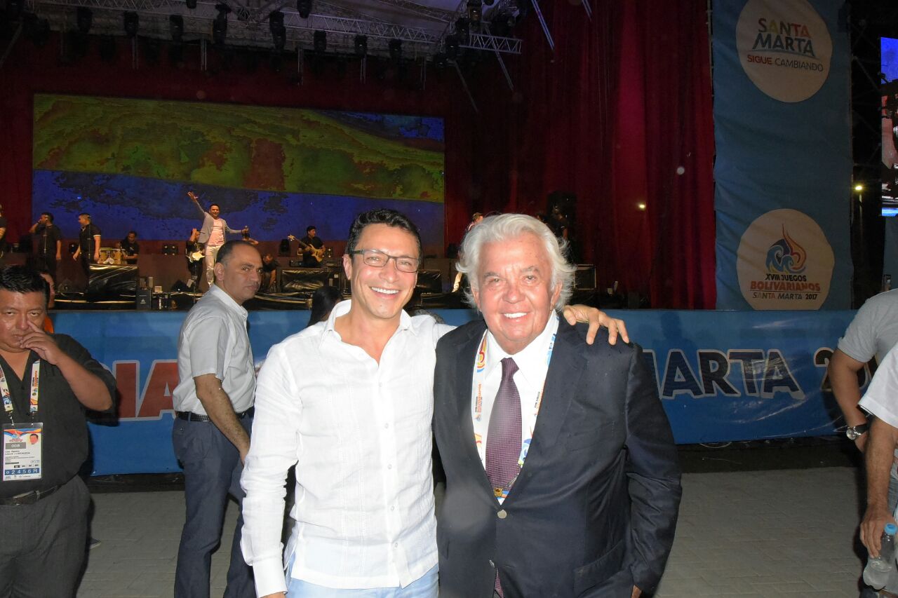 Carlos Caicedo, acompañado con Danilo Carrera, director de la Odebo.