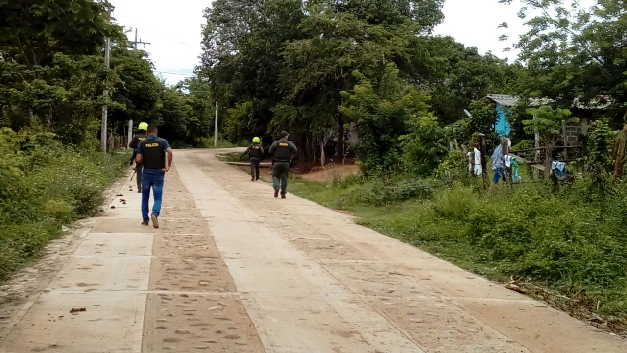 La Policía se dirigió al sector donde aparecieron los grafitis, en zona rural de El Banco y Chimichagua.