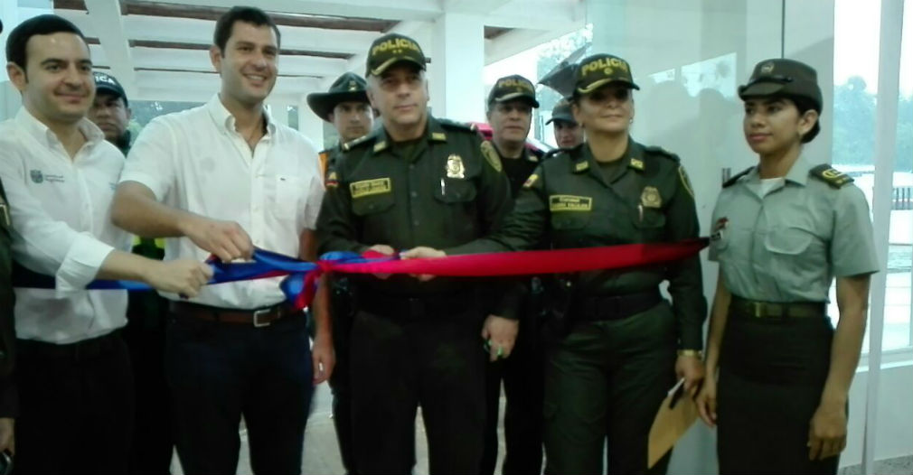 En la inauguración estuvo el gobernador (e) y el exgobernador Luis Miguel Cotes, junto a las autoridades de Policía.