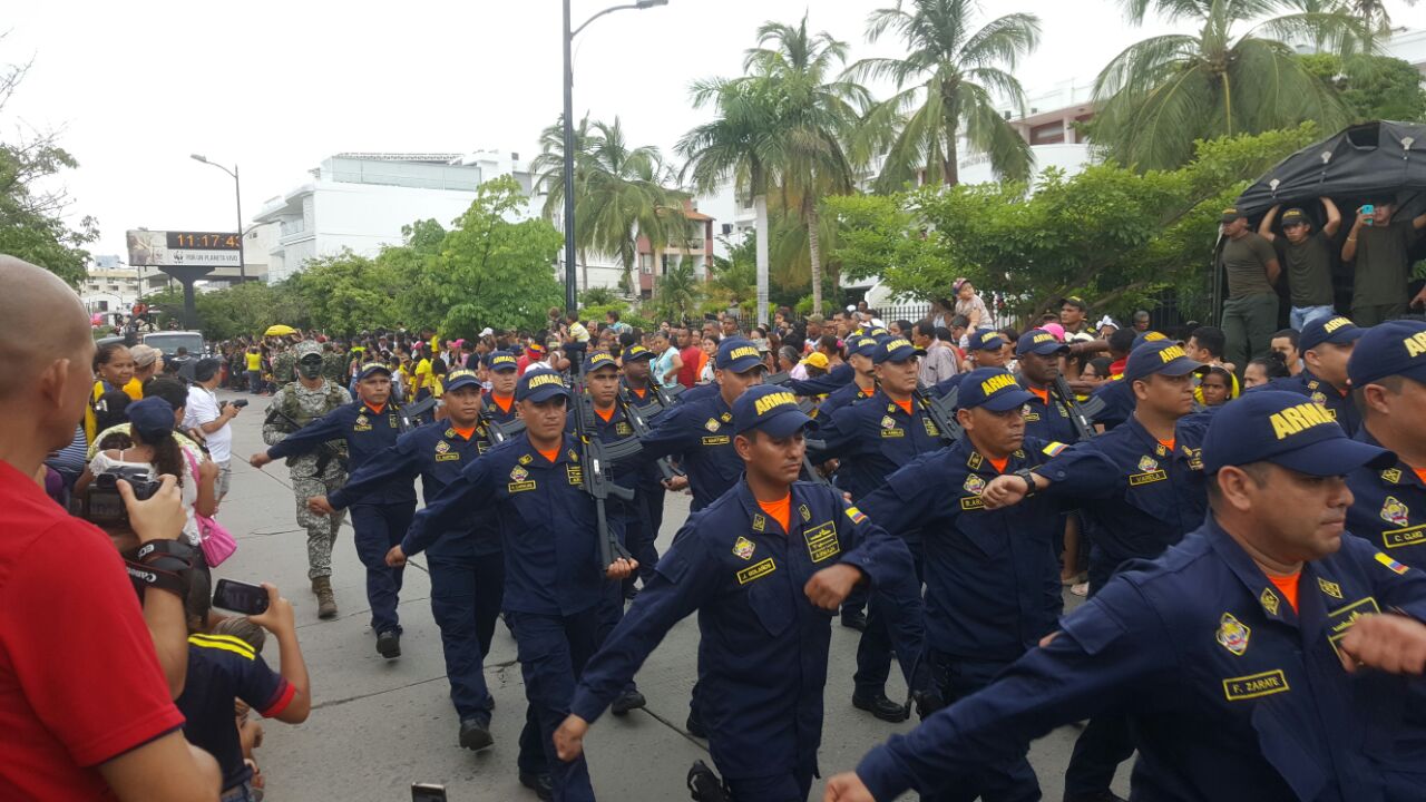 La Armada también hizo presencia en el desfile.