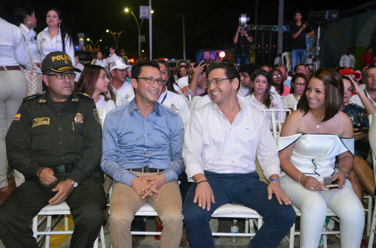 El alcalde Martínez estuvo acompañado por su antecesor, Carlos Caicedo.