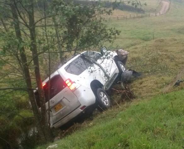 Esta fue la Toyota Prado blanca con la que chocaron los vehículos. 