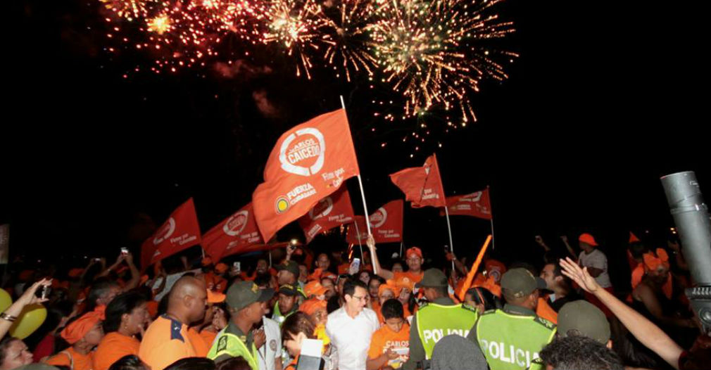 Con fuegos artificiales se selló la campaña. 