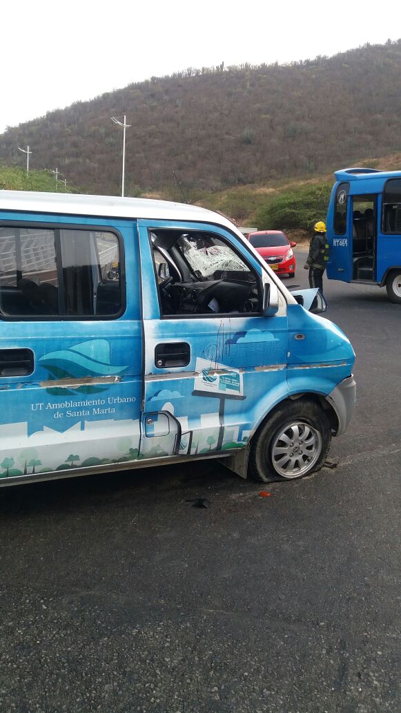 La camioneta vans involucrada en el accidente pertenece a la empresa Amoblamiento.
