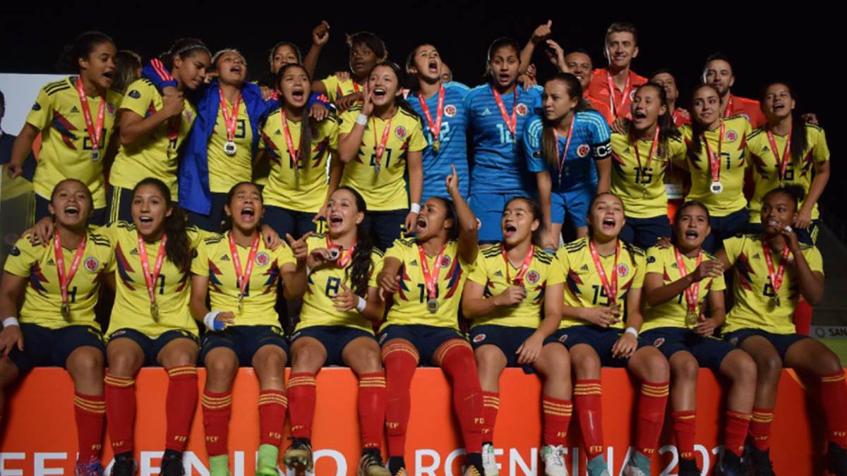 Selección Colombia Femenina sub 17, celebrando el subcampeonato.
