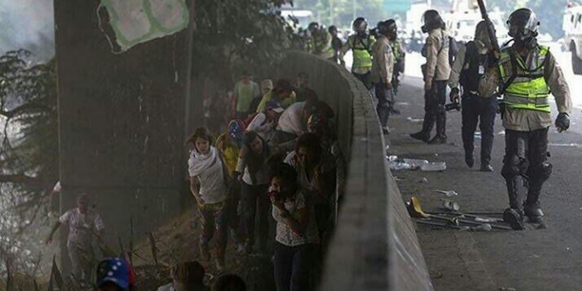Cortesía RCTV Aspecto de las protestas de ayer miércoles en Caracas.