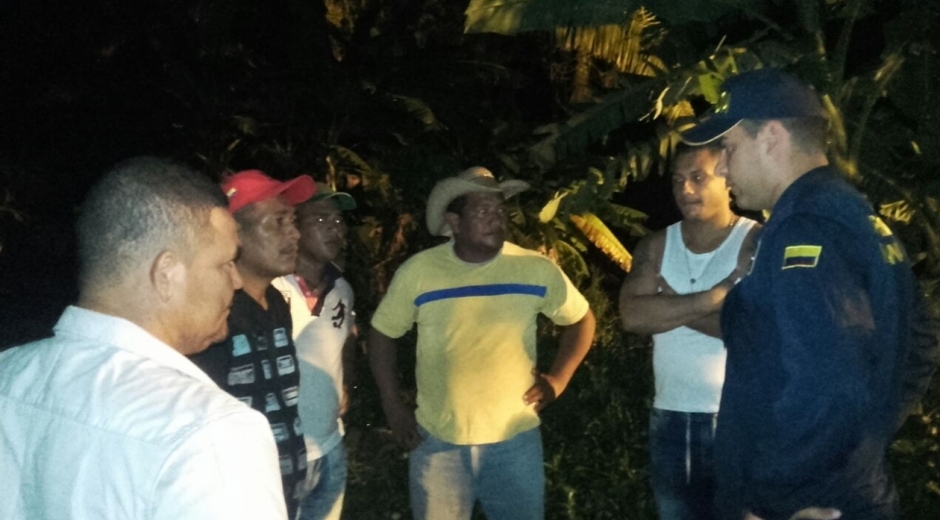 Foto.Zonacero.com La persona rescatada fue llevada a tierra firme, donde se le brindaron los primeros auxilios e hidratación.