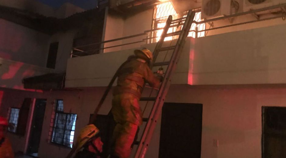 Bomberos de Santa Marta Incendio en El Rodadero fue atendido por los Bomberos.