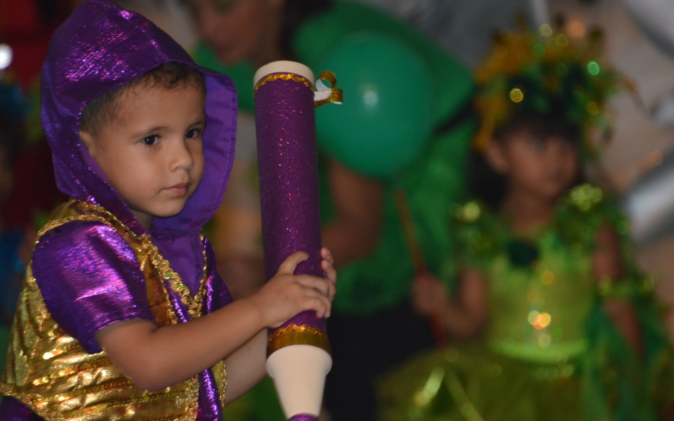 La alegría y la inocencia de los niños durante el evento.