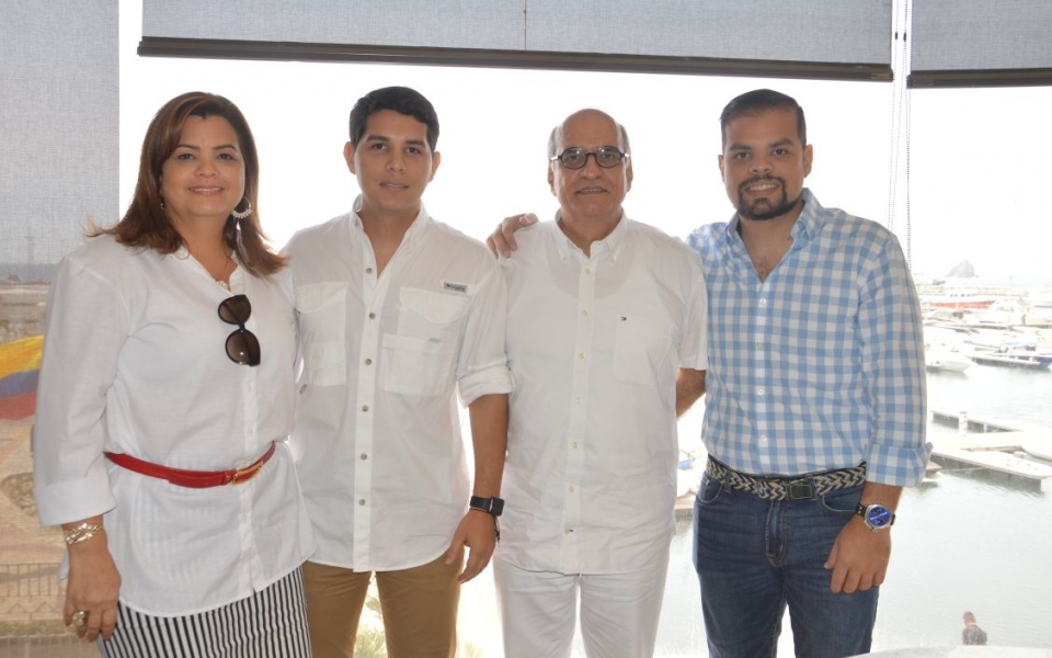 Oscar Mejía/seguimiento.co El cumplimentado con André Zawady Pupo, Amed Zawady Pupo, su padre Amed Zawady Leal y su mami Marena Pupo Yohaid.