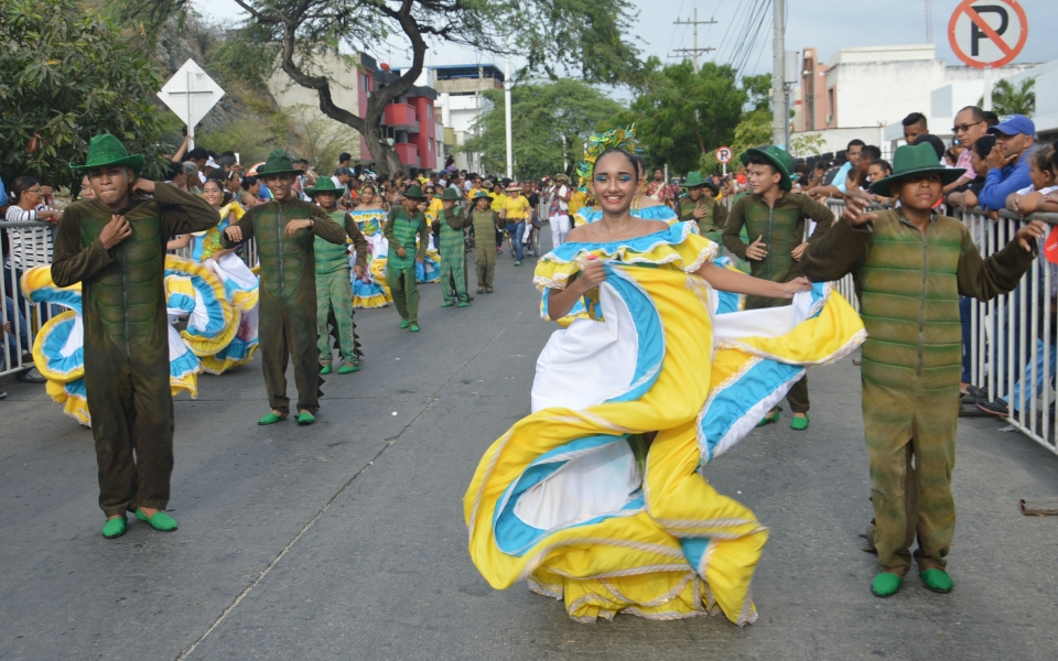 Oscar Mejía-Seguimiento Diferentes grupos de danza de la ciudad hicieron parte de este colorido espectáculo.