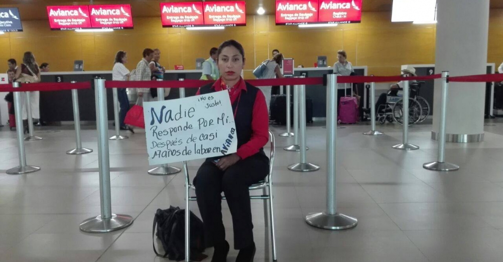 A Mery Orozco le tocó protestar en el aeropuerto de Santa Marta para que la despidieran con una retribución económica justa.