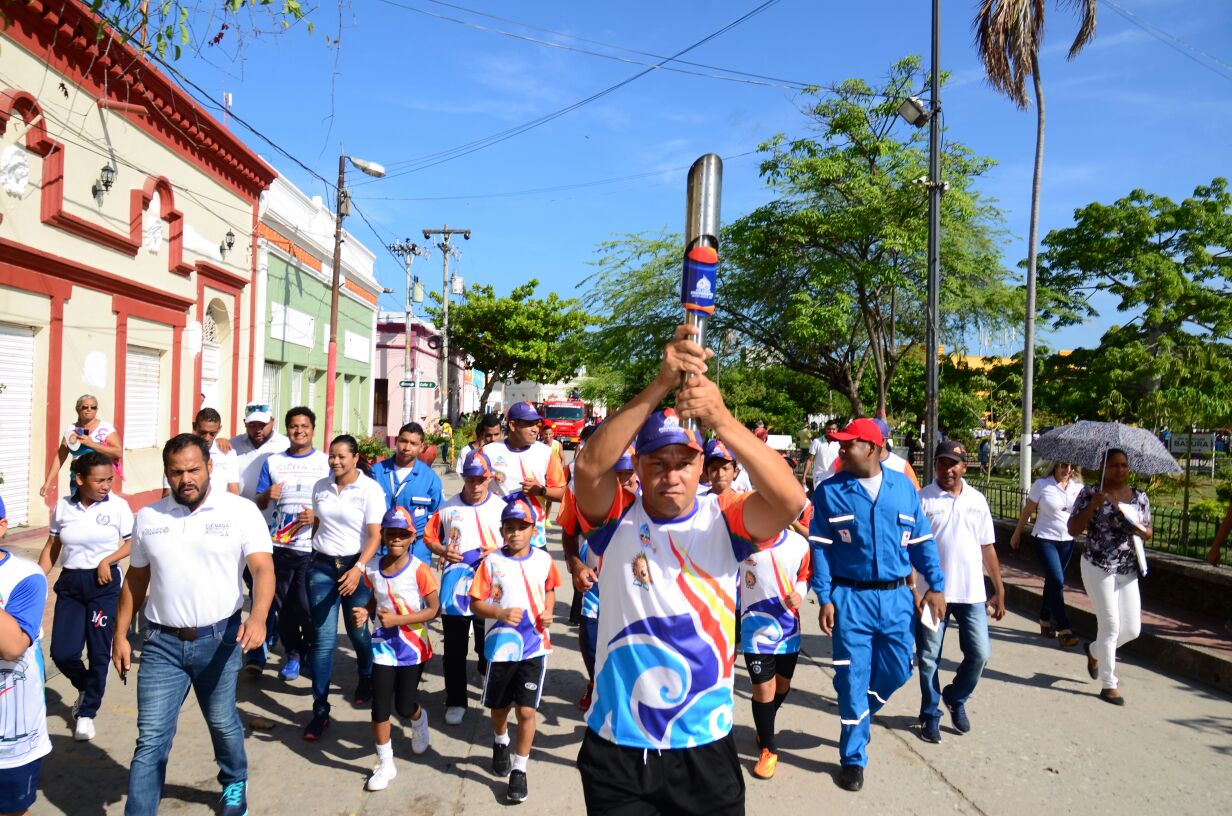 La llama bolivariana continuó su recorrido hacia Santa Marta.