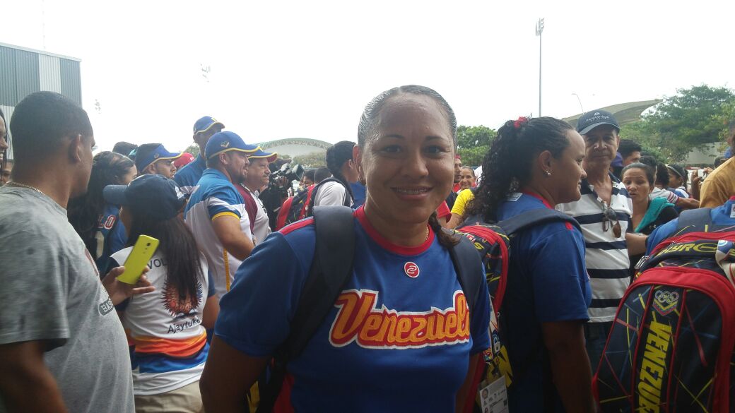Denisse Fuenmayor, shortstop de Venezuela, reconoció el duro trabajo del elenco local.