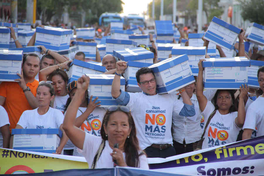 Marcha de las firmas de Metroagua.