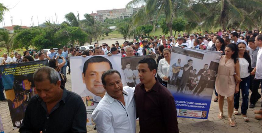 A su funeral asistieron numerosas personas del folclor vallenato.