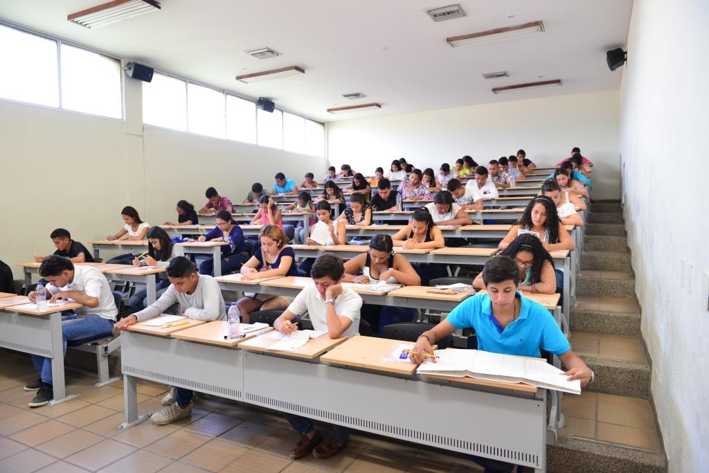 Liderados por el rector Vera Salazar se ha iniciado un plan cuyas acciones van dirigidas a transformar la facultad de educación en un centro de pensamiento y desarrollo pedagógico.