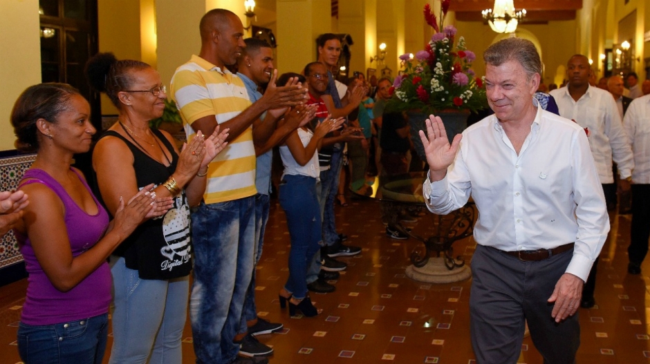 Santos ayer en su llegada a Cuba.