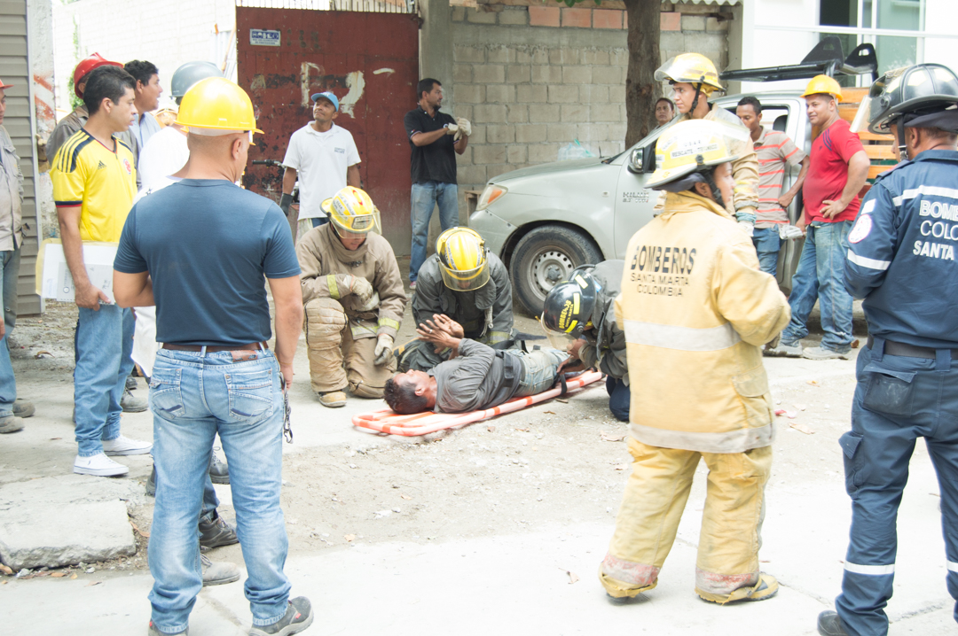 Las imágenes captadas muestran al obrero accidentado consciente.