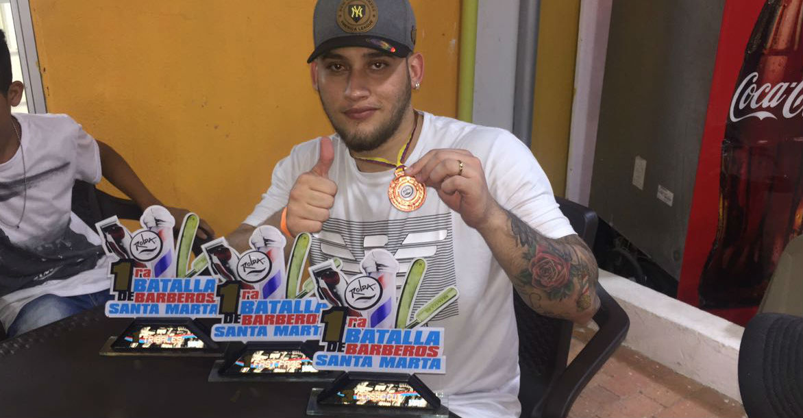 Francisco Eduardo Mármol Rodríguez, barbero profesional ganador de primera batalla de barberos realiza en Santa Marta.