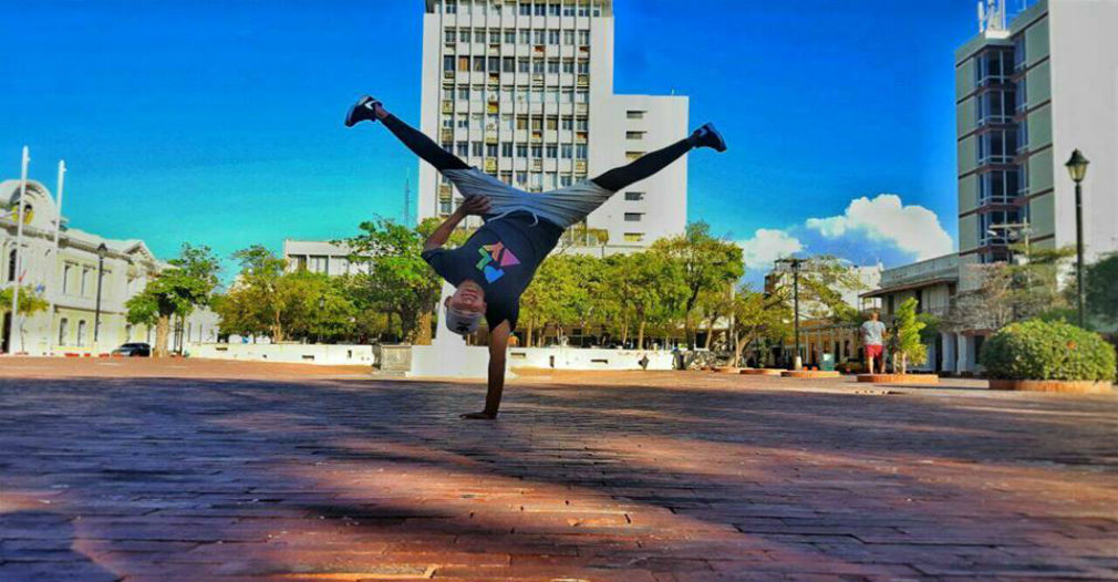 Jhonier Pineda ensayando.