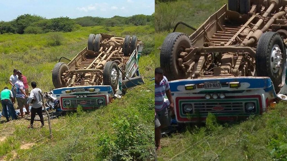 Paramédicos de clínicas de Barranquilla llegaron al lugar del accidente.