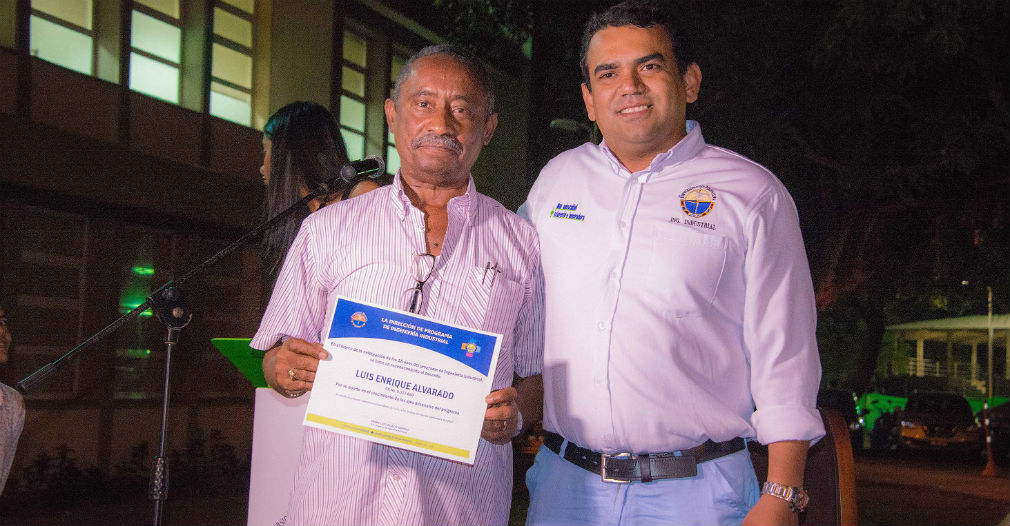 En el acto fueron condecorados los docentes Luis Alvarado Atencio y Ricardo Quintero Peñaranda.