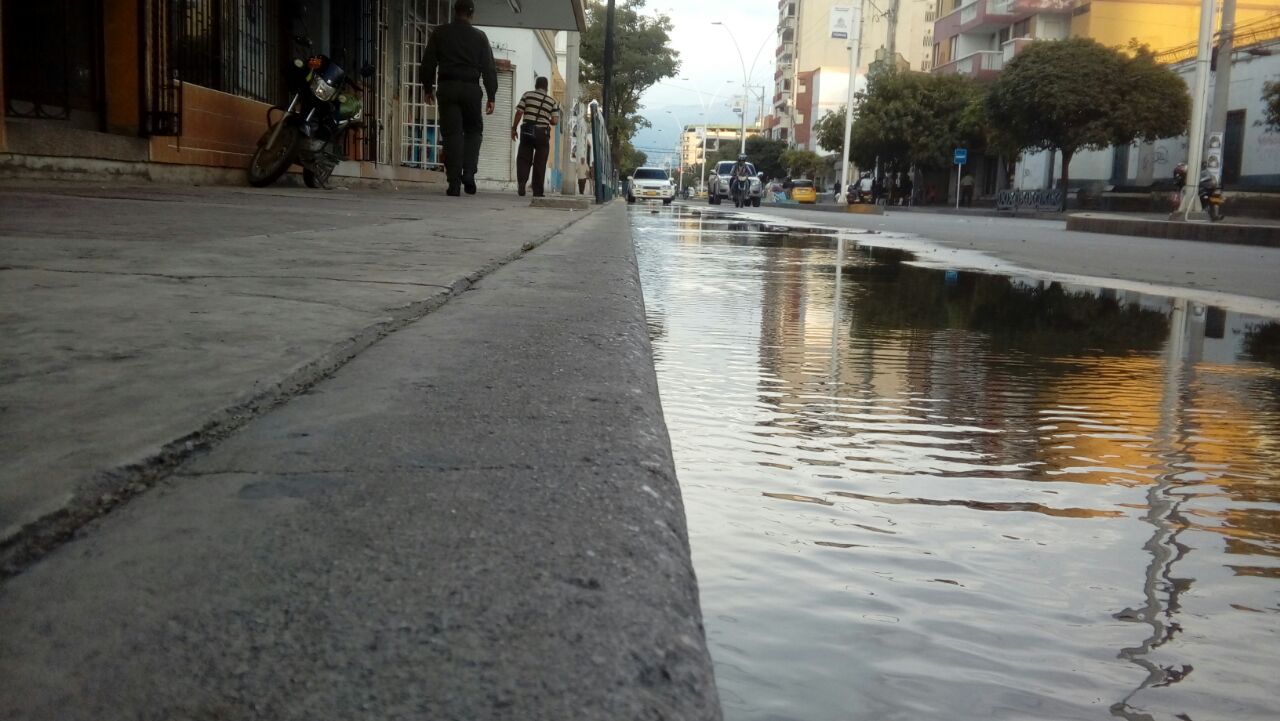 El grave problema de las aguas negras vuelve a azotar a Santa Marta. 