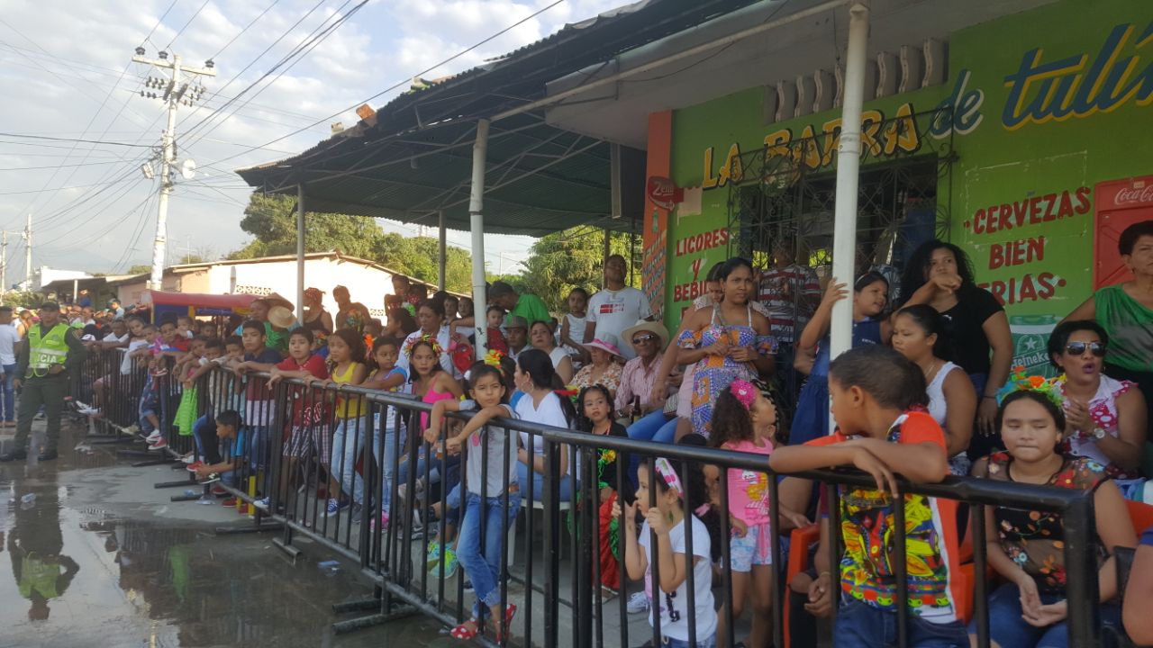 El desfile tubo gran acogida por el público cienaguero. 