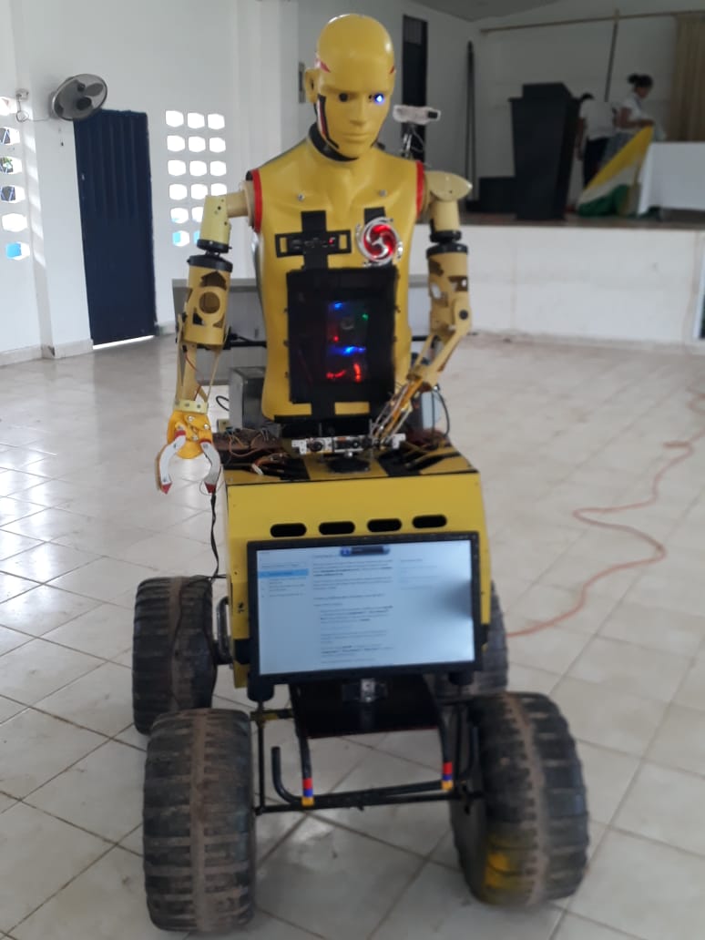 Robot diseñado por docente de El Banco.