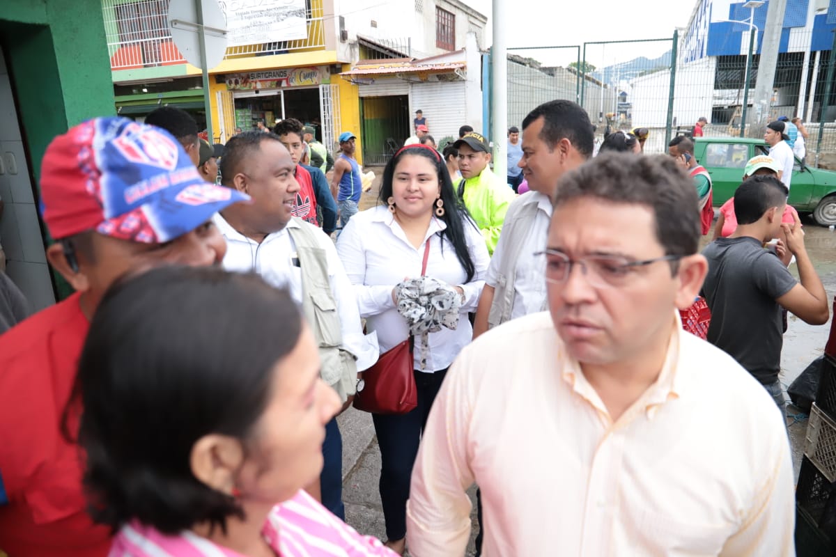 El alcalde Rafael Alejandro Martínez, en un trabajo articulado con la Policía Metropolitana de Santa Marta.