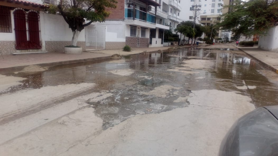 En los últimos días, las calles permanecieron rebosadas de agua de alcantarilla. Este sábado la empresa había succionado todas estas aguas rebosadas.
