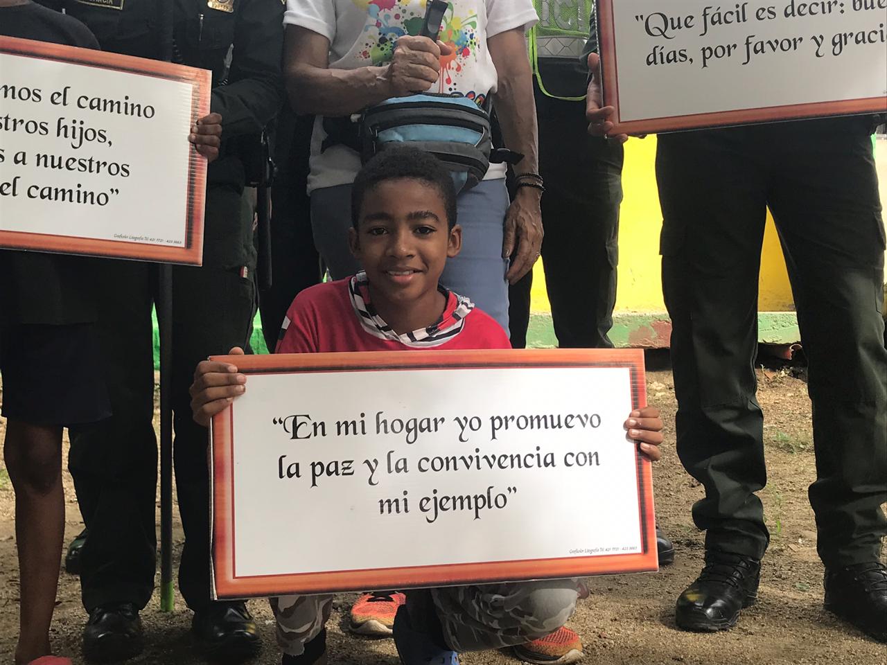 Policía Nacional metropolitana en cabeza del grupo de prevención llevó a cabo la recreación a niños y niñas en este día,  compartieron charlas para la prevención de embarazos en adolescentes, violencia intrafamiliar y maltrato a la mujer.