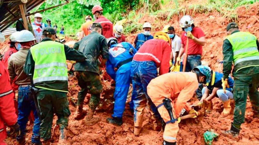 Seis personas ya fueron rescatadas sin vida, según confirmó a RCN Radio el coordinador de Gestión del Riesgo de Barrancabermeja, René Dávila.