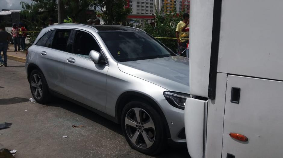 Tras recibir varios disparos, Meneses siguió conduciendo y chocó con un articulado de Transmetro.