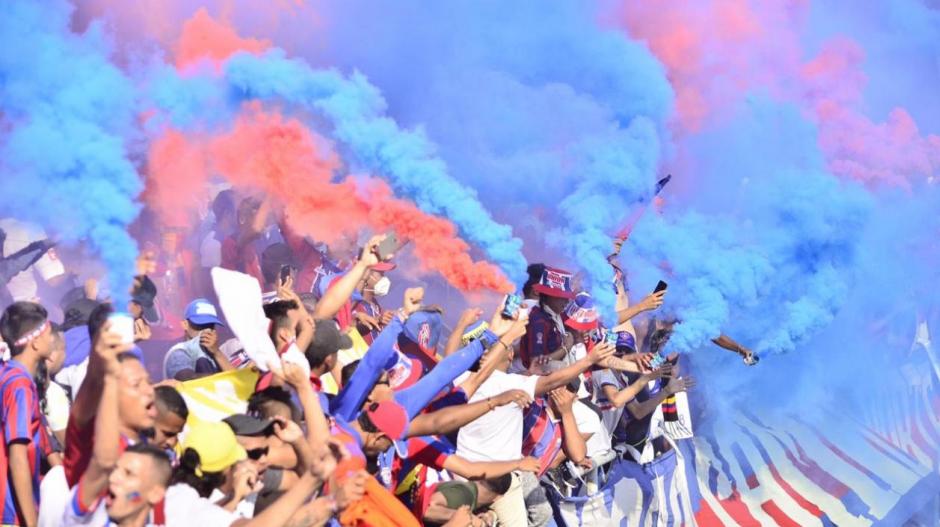 Los hinchas del Unión acompañaron con todo el fervor a su equipo. 