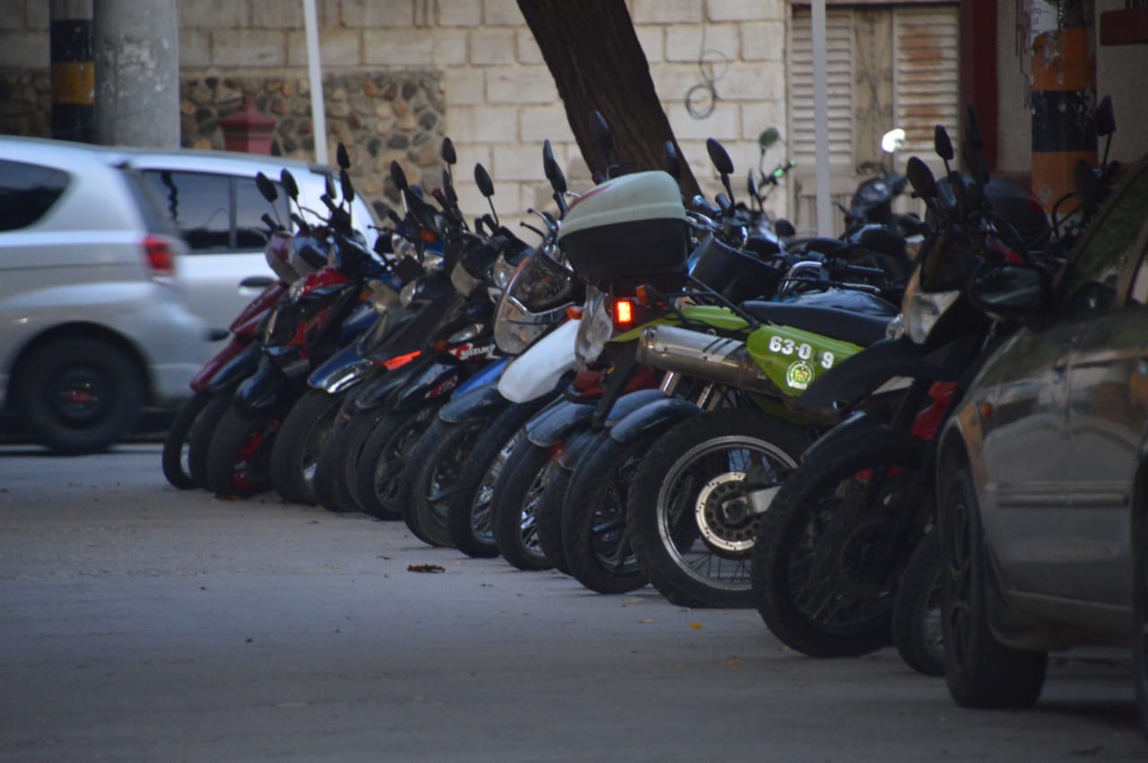 Motos particulares y de servicio de la Policía. 