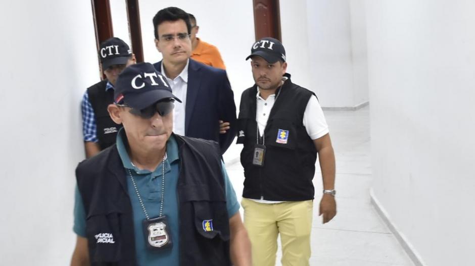 Ramsés Vargas llegó al Centro de Servicio Judicial custodiado por agentes del CTI de la Fiscalía.