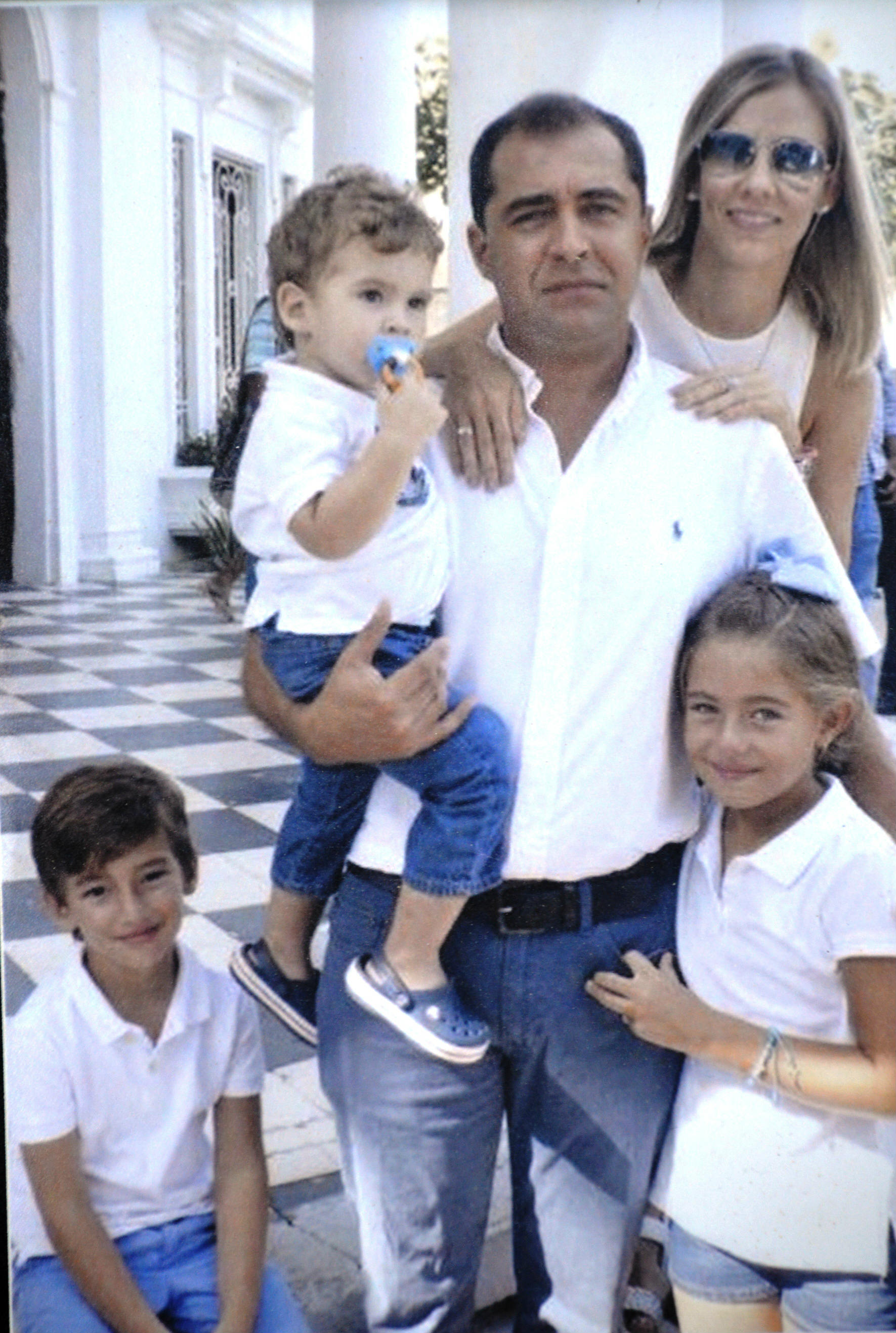 José  Pinedo junto a su esposa Laura Zúñiga y sus hijos María Mercedes, Francisco y José Pablo Pinedo Zúñiga