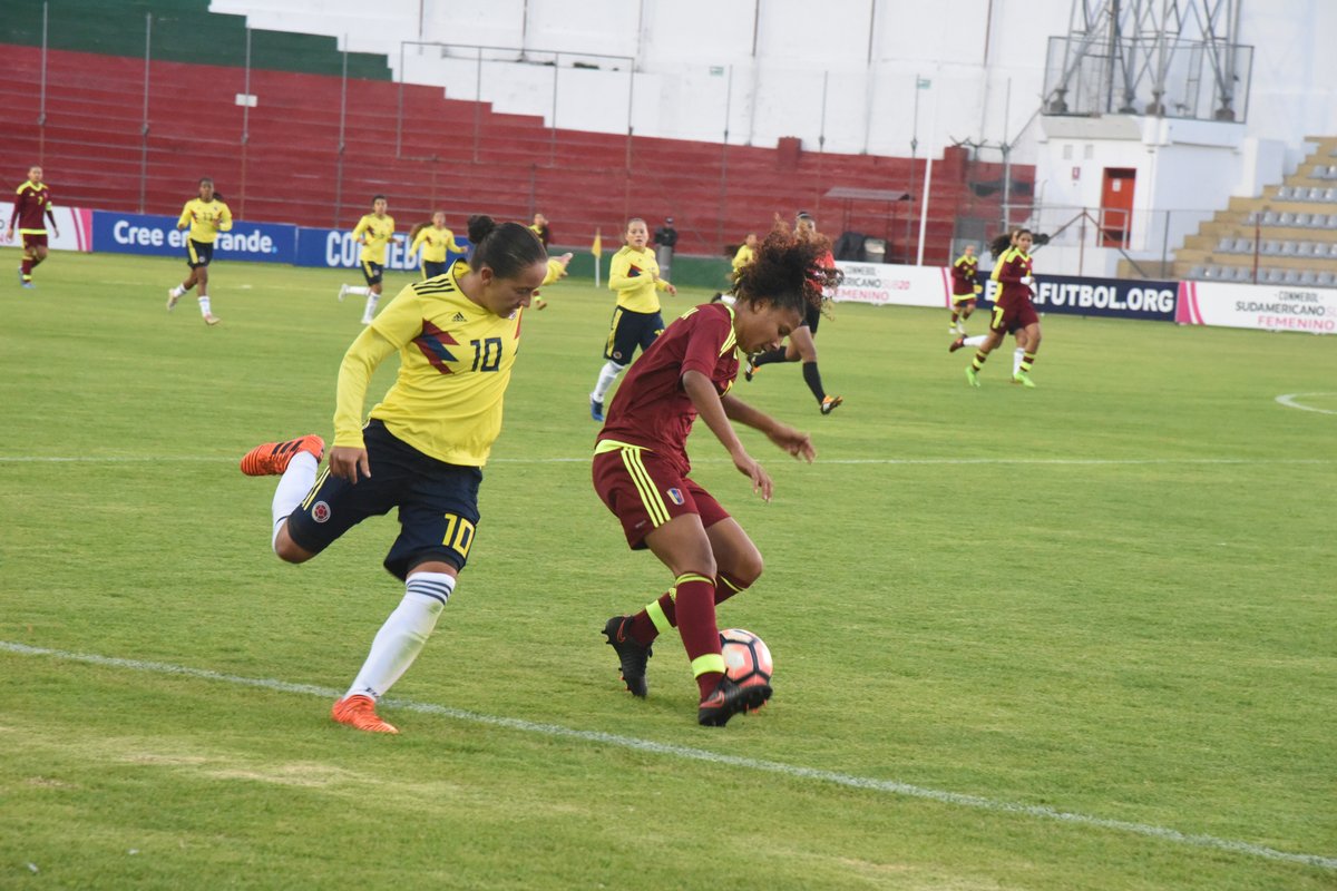 Angie Castañeda, anotadora de los dos goles en la victoria sobre Venezuela.