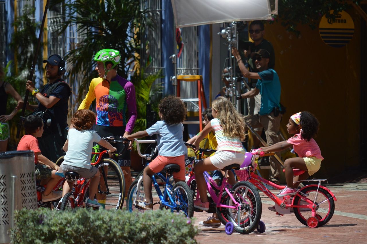 El ciclista antioqueño, durante la escena del comercial grabado en el parque de los Novios.