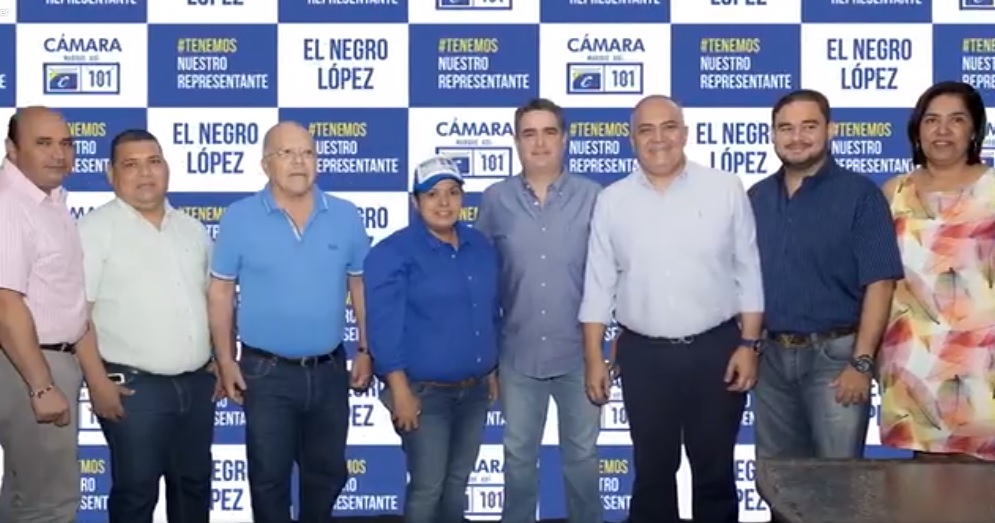 La plana conservadora, en apoyo al Negro López y los demás miembros de la lista, en reciente reunión en la sede del candidato en Santa Marta.