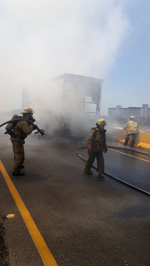 Los bomberos atendieron la emergencia.