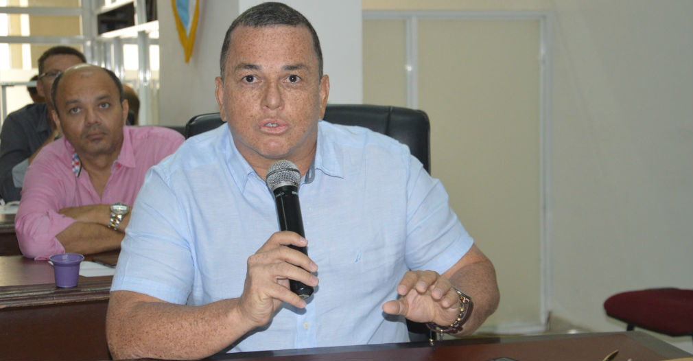 Concejal Jaime Linero durante la lectura de su proposición.