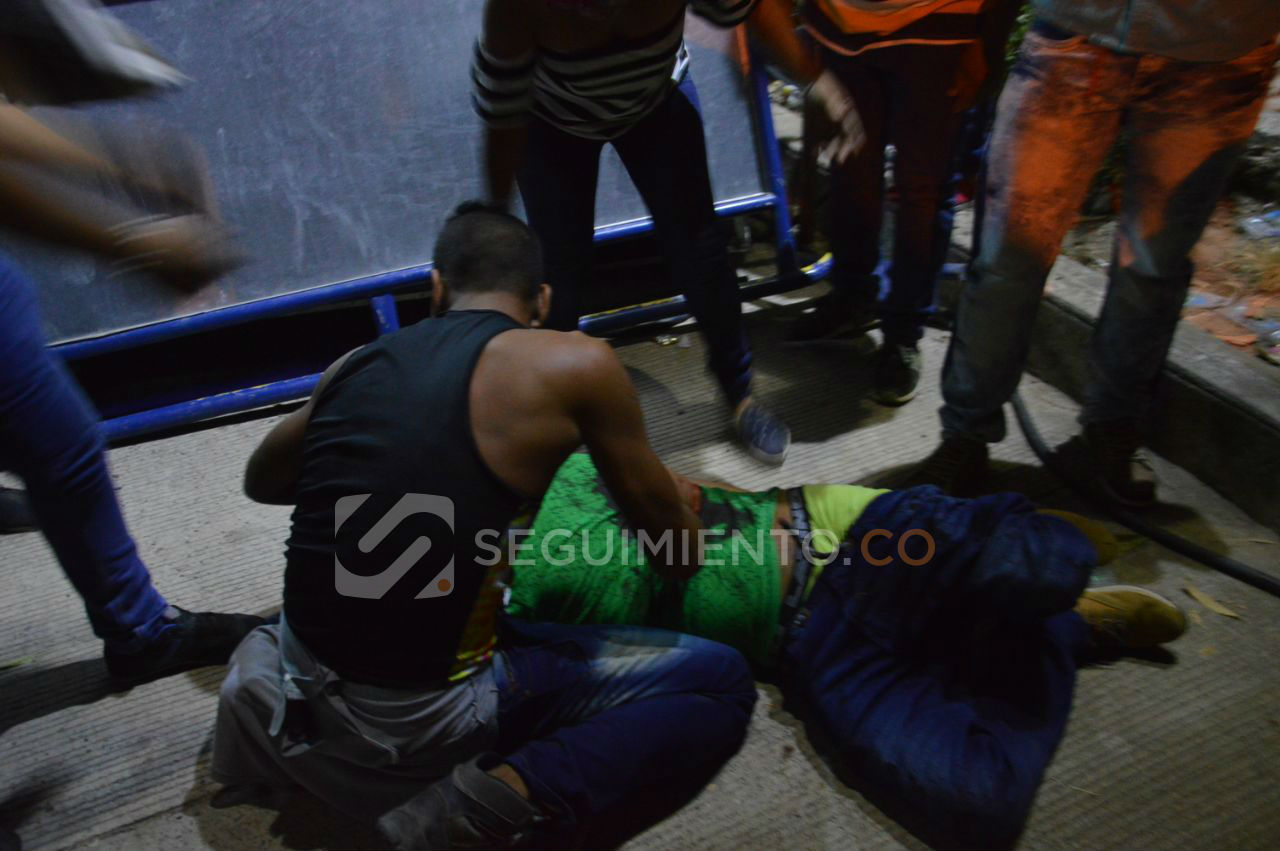 El hombre ingresó herido a la zona del escenario del cierre de campaña del Negro López y se desvaneció.