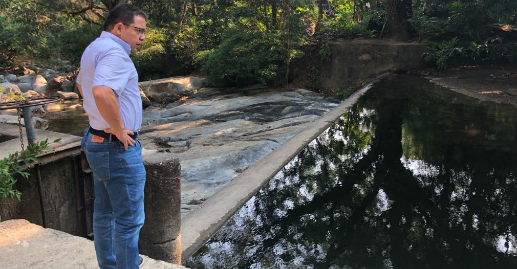 Alcaldía Santa Marta Rafael Martínez durante la visita de supervisión a los niveles del agua del río Manzanares.