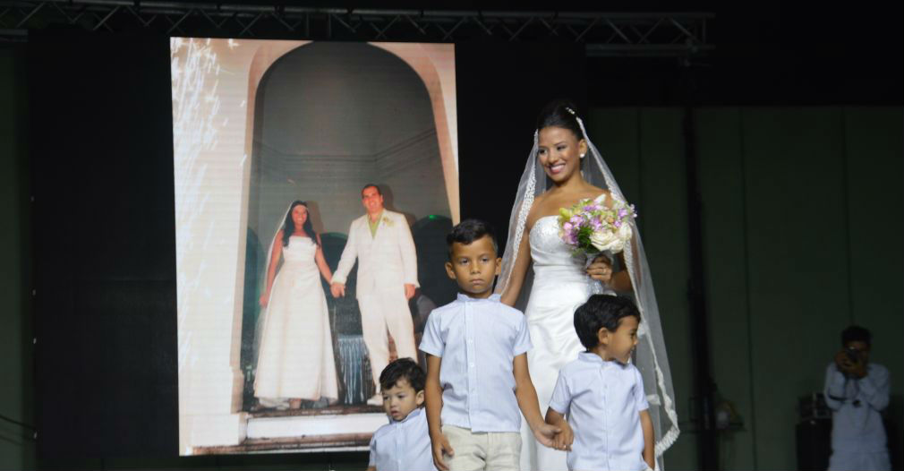 Las modelos salieron con los vestidos de su matrimonio.