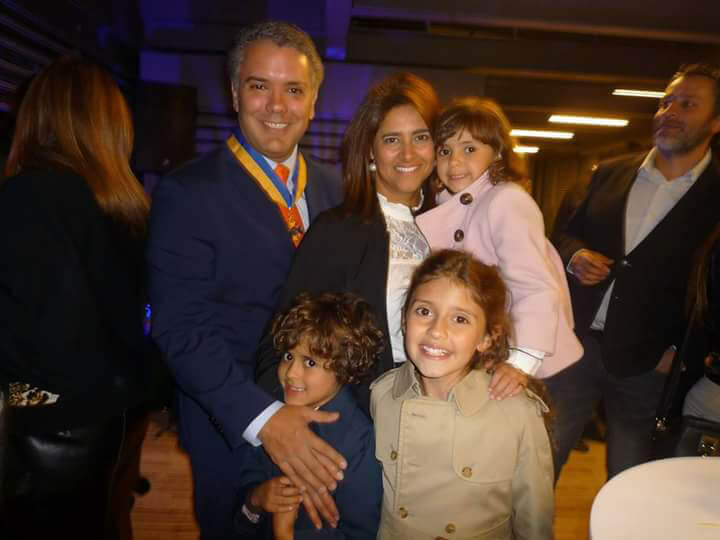 Iván Duque con su esposa e hijos.